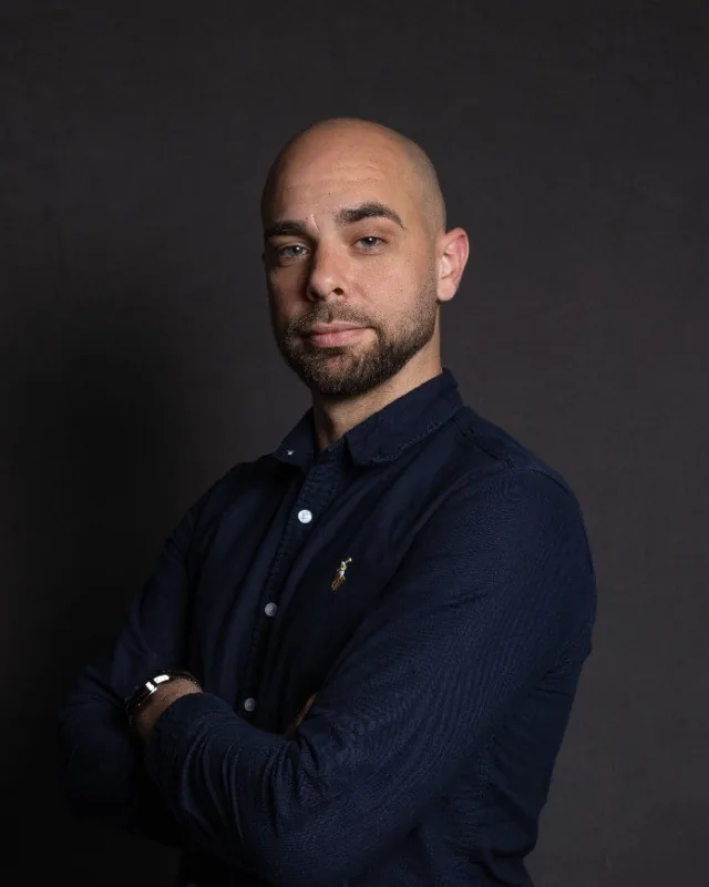 Portrait de Vincent Schwartz, fondateur de Maison & Ouvrage